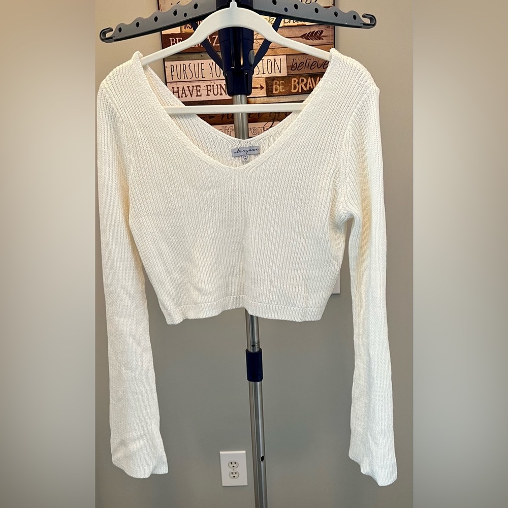 Women’s White “stargaze” brand V-neck & back Cropped Sweater Size- M